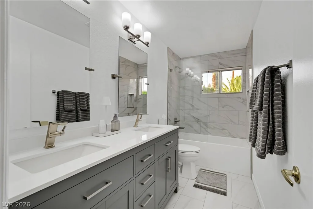 9408 Hollycrest, Las Vegas, NV 89117