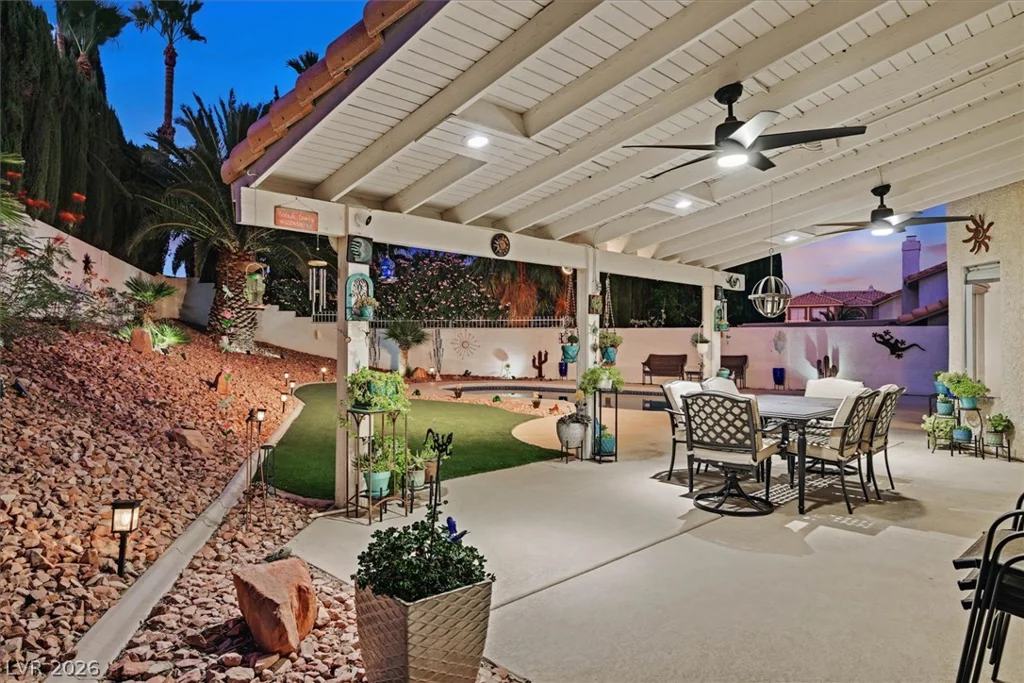9408 Hollycrest, Las Vegas, NV 89117