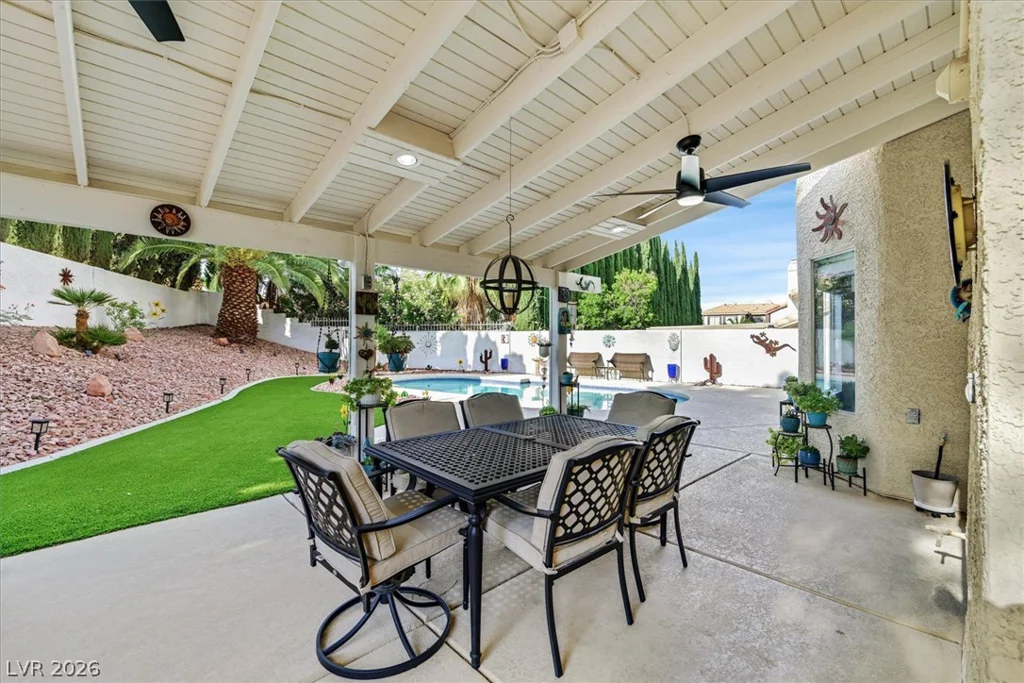 9408 Hollycrest, Las Vegas, NV 89117