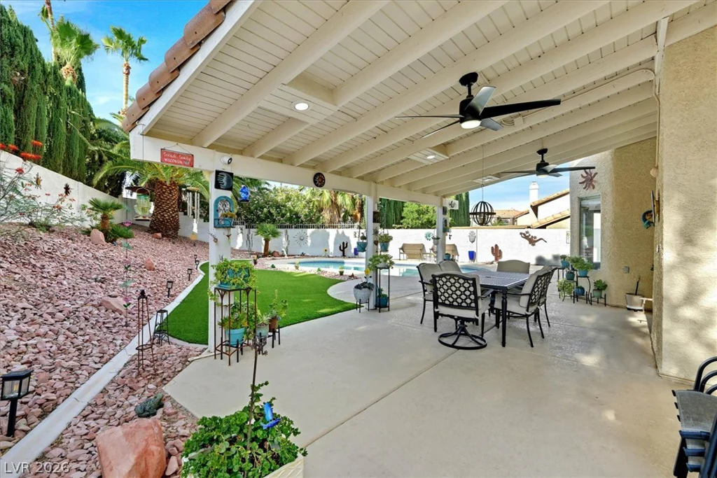 9408 Hollycrest, Las Vegas, NV 89117
