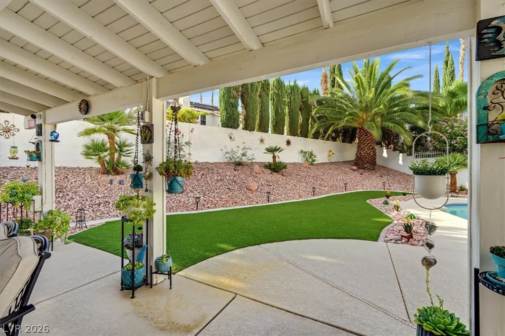 9408 Hollycrest, Las Vegas, NV 89117