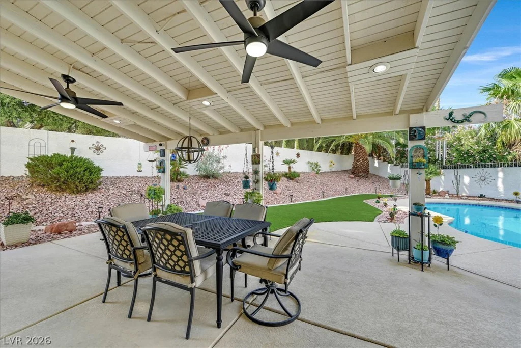9408 Hollycrest, Las Vegas, NV 89117