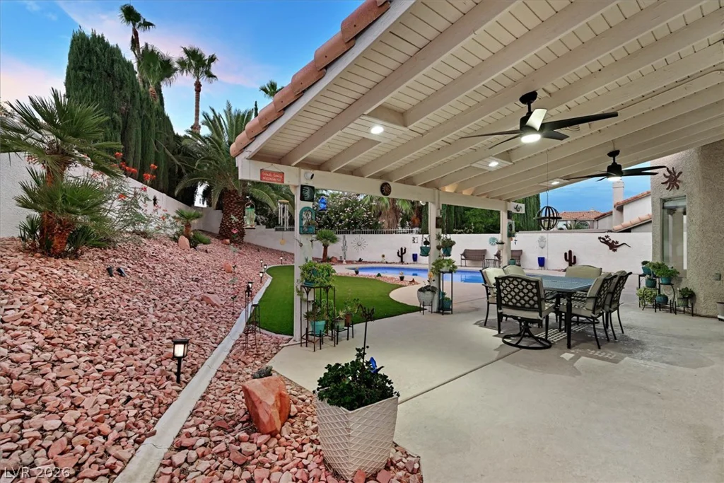 9408 Hollycrest, Las Vegas, NV 89117