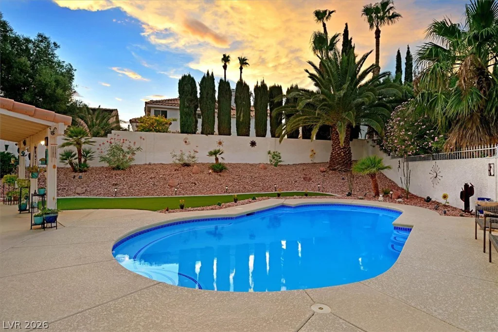9408 Hollycrest, Las Vegas, NV 89117