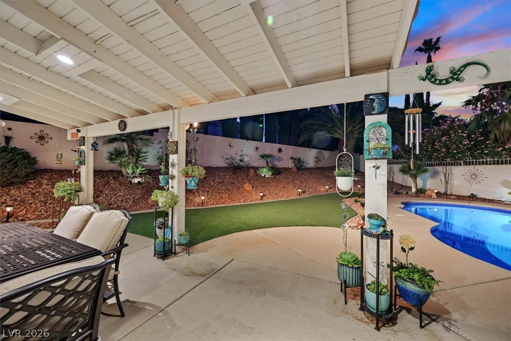 9408 Hollycrest, Las Vegas, NV 89117