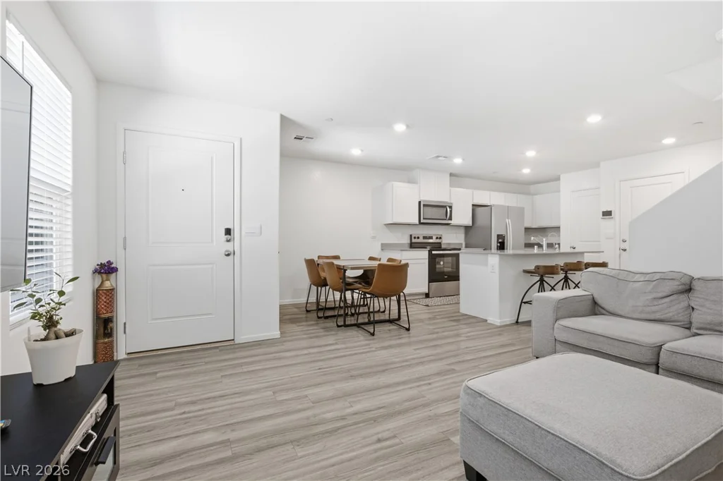 4990 Pear Mesa, Las Vegas, NV 89139