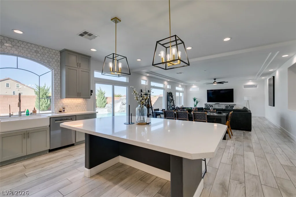5686 Texas Creek, Las Vegas, NV 89141