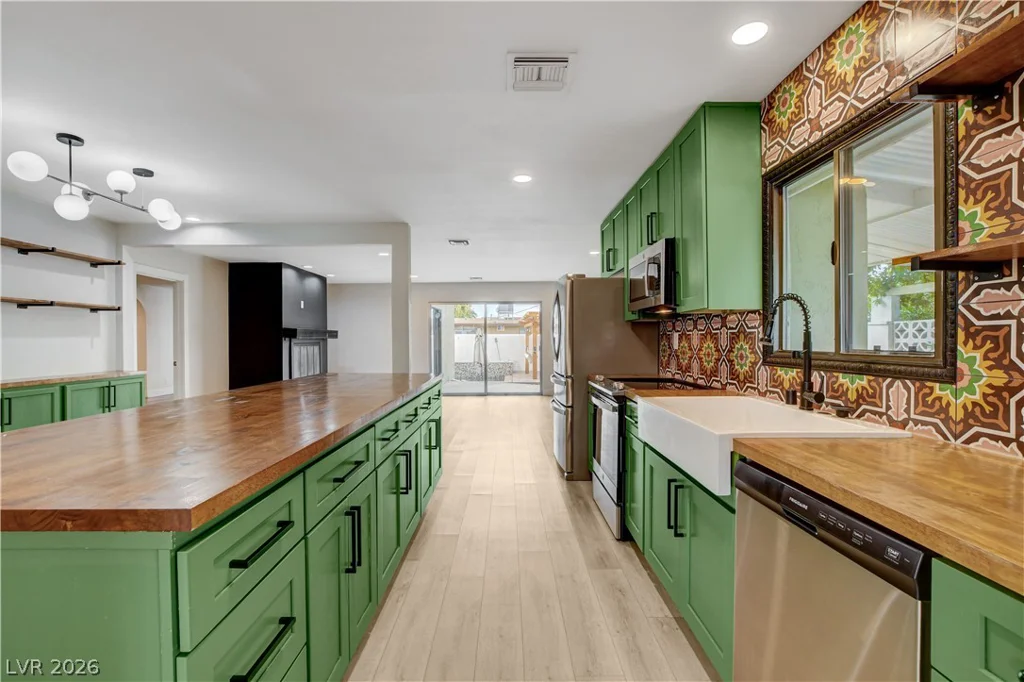 1032 Howard, Las Vegas, NV 89104