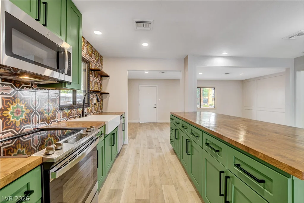 1032 Howard, Las Vegas, NV 89104