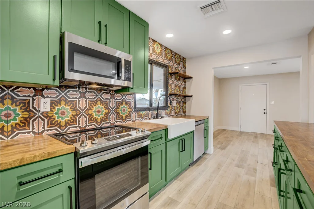 1032 Howard, Las Vegas, NV 89104