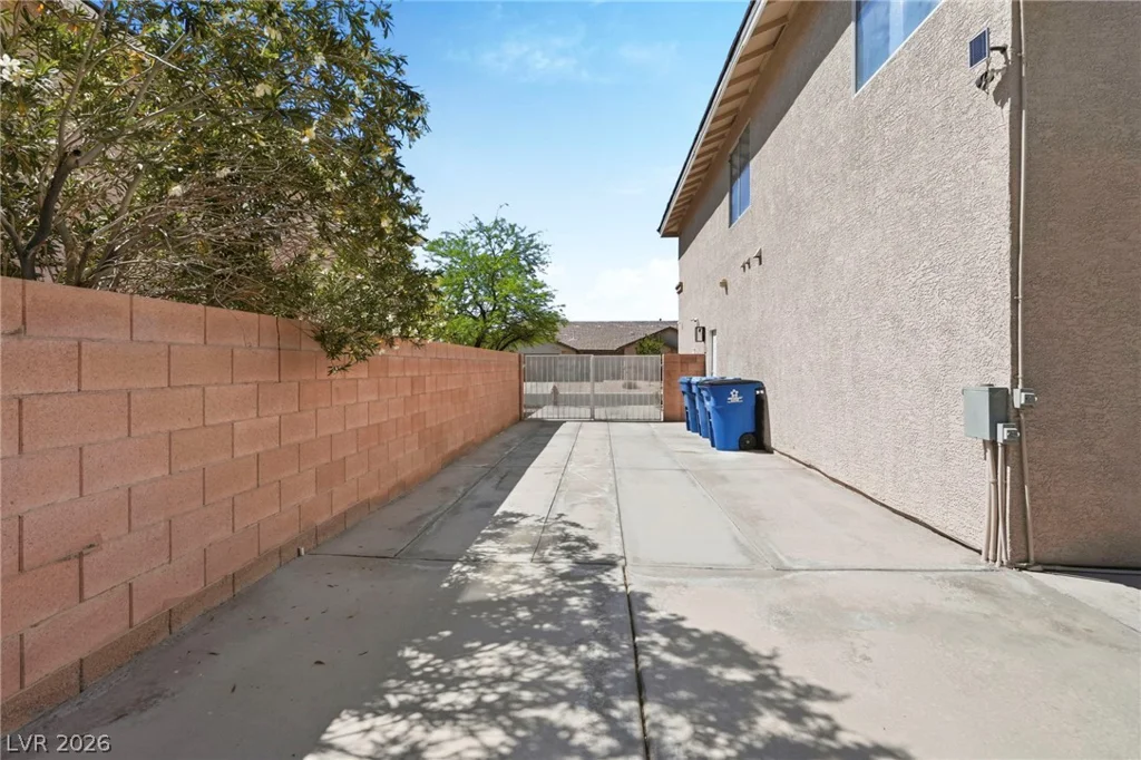 728 Lava Falls, Las Vegas, NV 89110