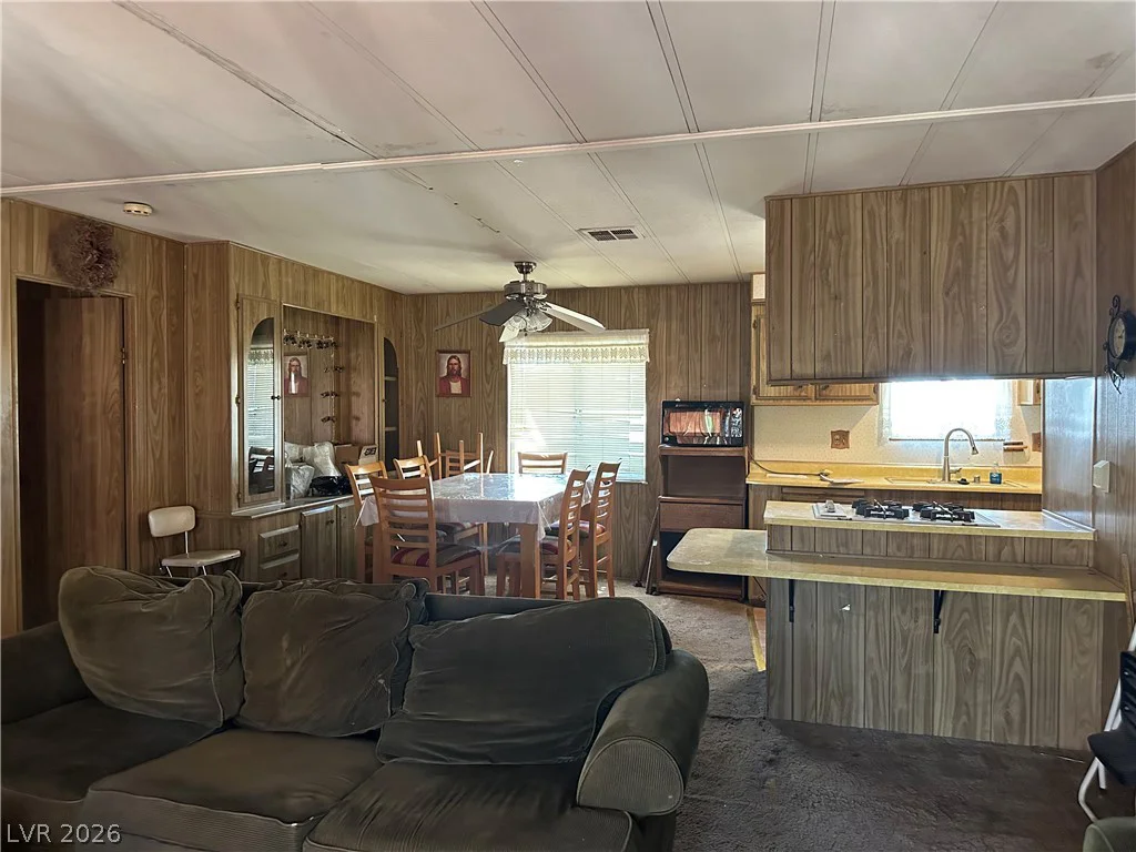 3458 Silver Bow, Las Vegas, NV 89115