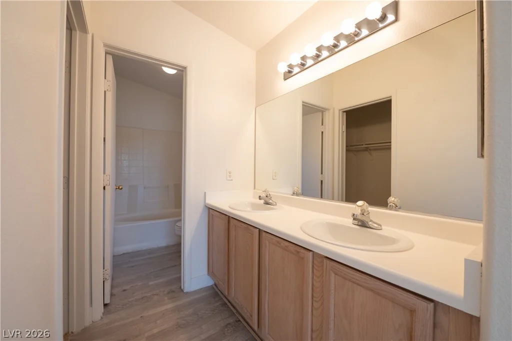 5944 Trickling Descent, Henderson, NV 89011