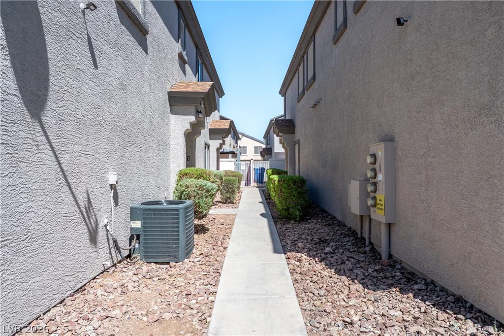 5944 Trickling Descent, Henderson, NV 89011