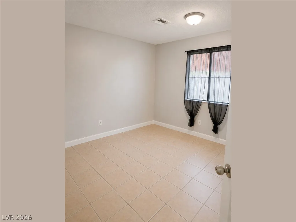 6938 Issac, Las Vegas, NV 89156