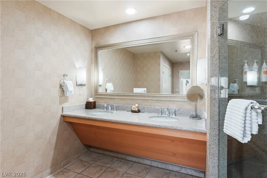 211 Flamingo, Las Vegas, NV 89169