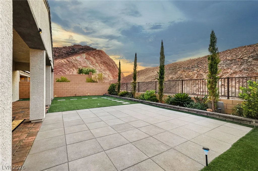 72 Navajo Bridge, Henderson, NV 89011