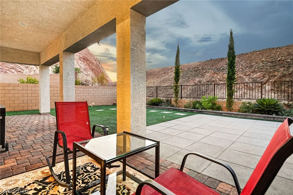 72 Navajo Bridge, Henderson, NV 89011