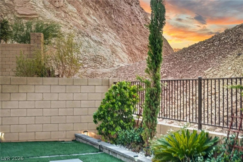 72 Navajo Bridge, Henderson, NV 89011
