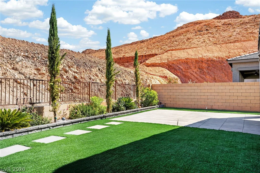 72 Navajo Bridge, Henderson, NV 89011