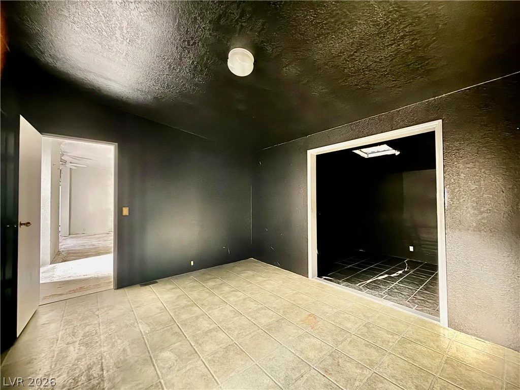 6821 Surrey, Pahrump, NV 89048