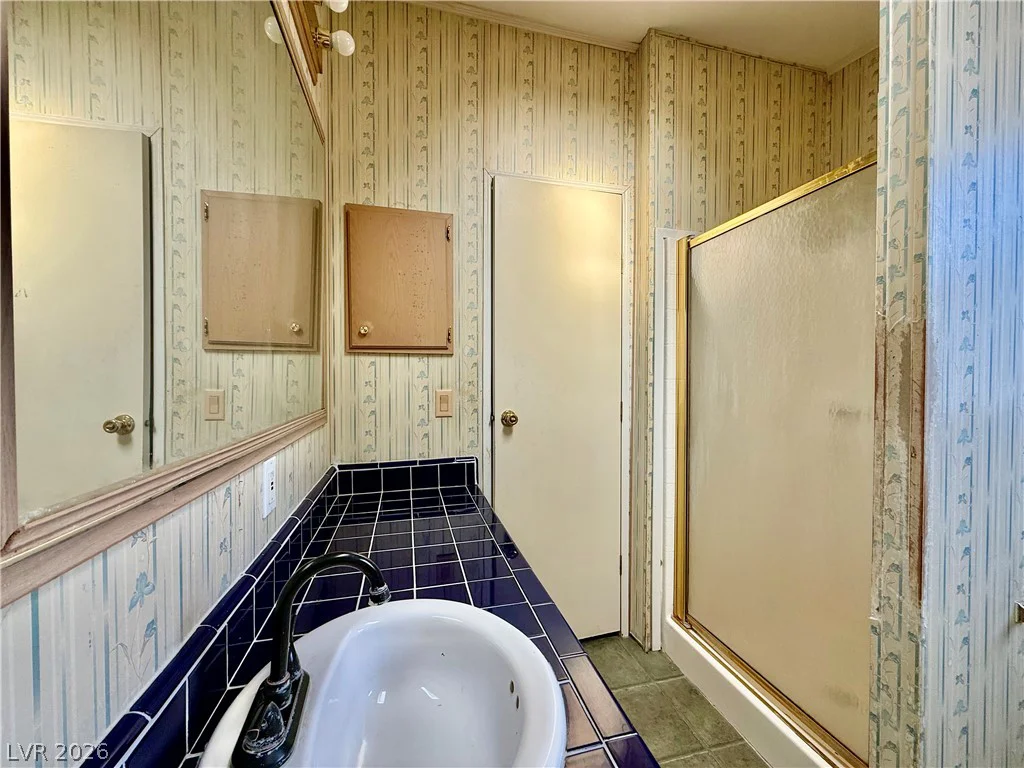 6821 Surrey, Pahrump, NV 89048