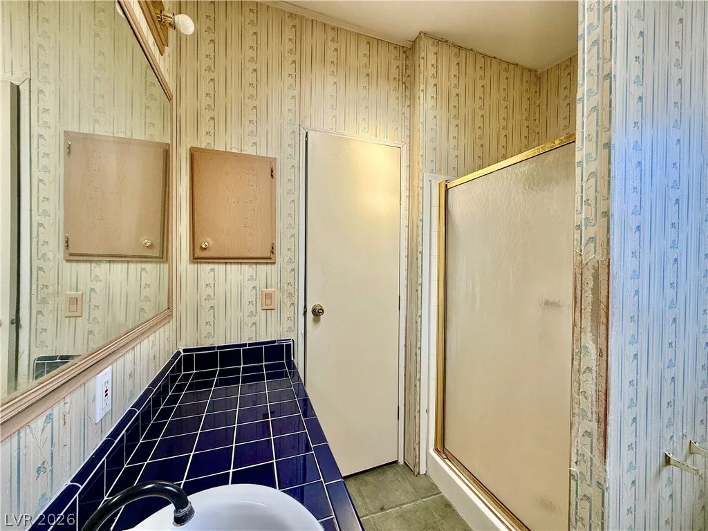 6821 Surrey, Pahrump, NV 89048