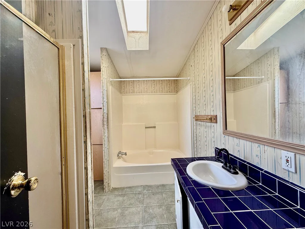6821 Surrey, Pahrump, NV 89048
