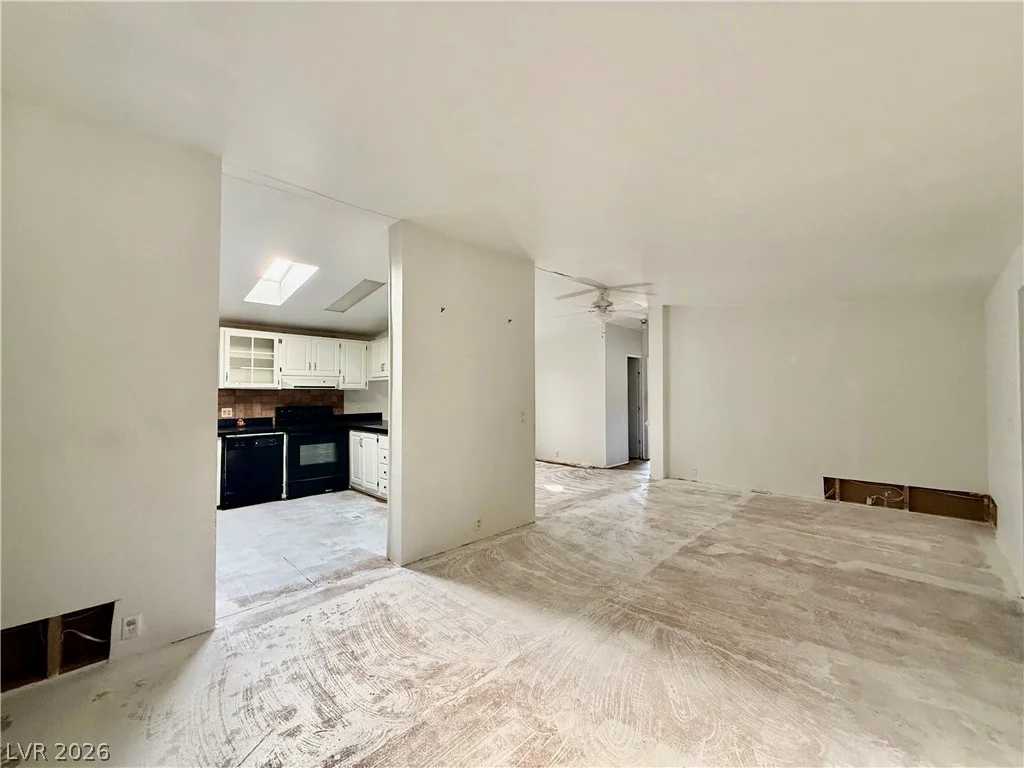 6821 Surrey, Pahrump, NV 89048