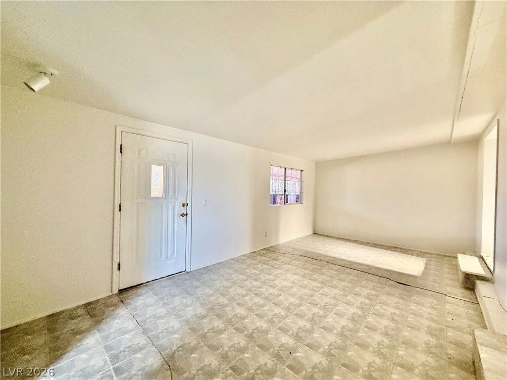 6821 Surrey, Pahrump, NV 89048