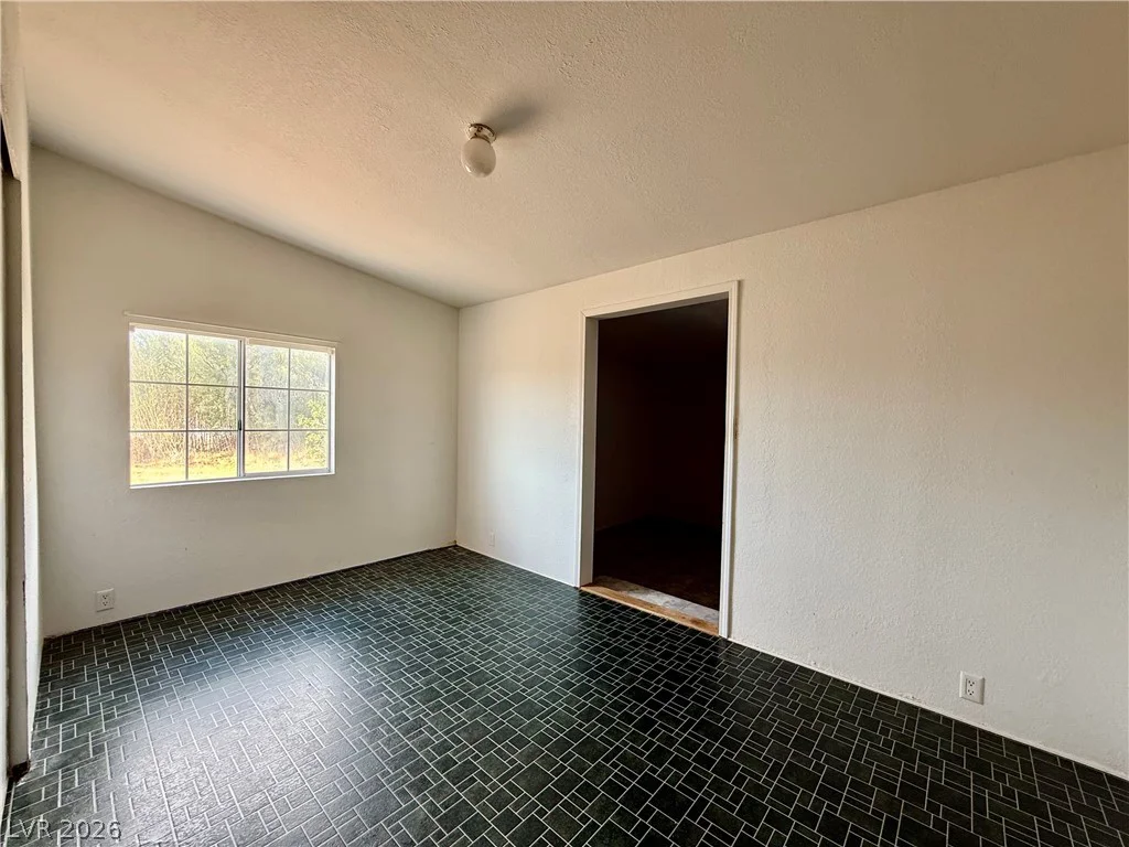 6821 Surrey, Pahrump, NV 89048
