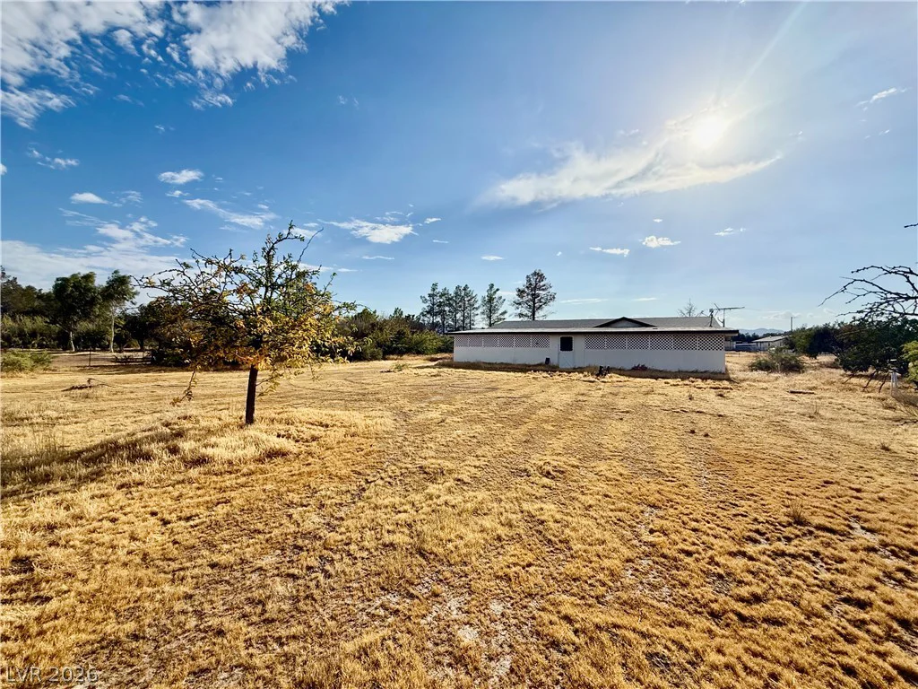 6821 Surrey, Pahrump, NV 89048