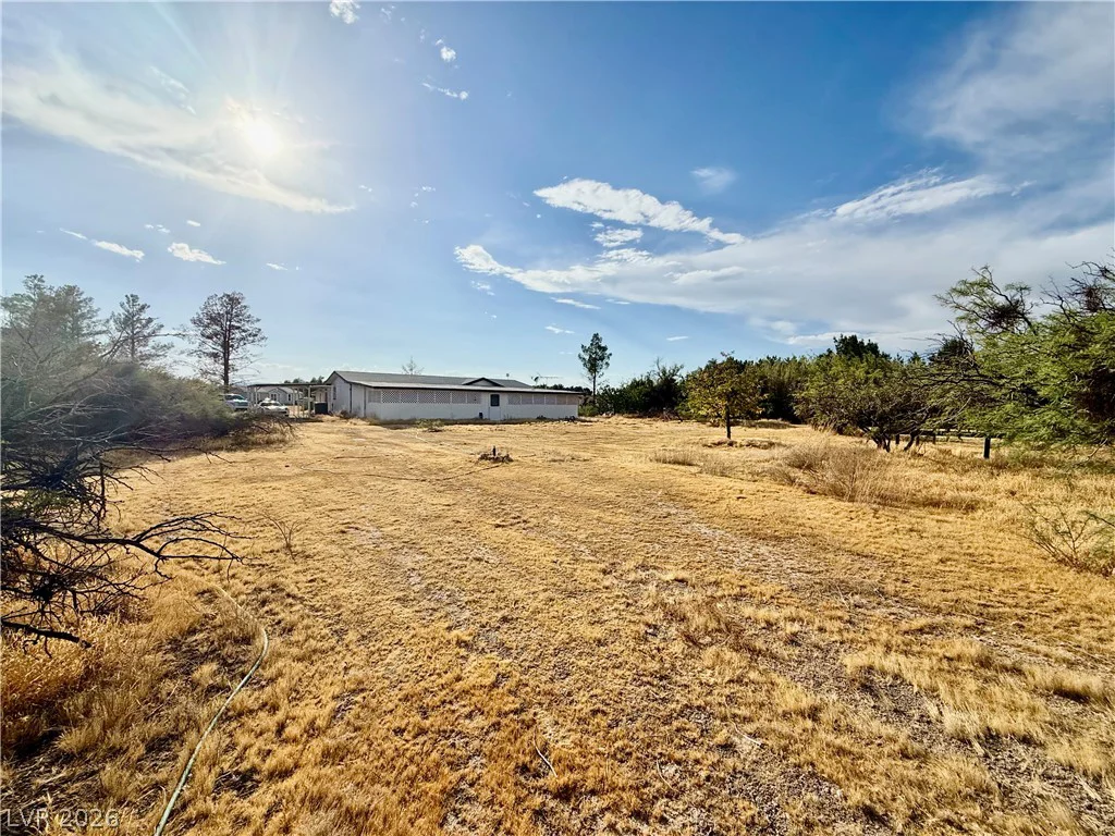 6821 Surrey, Pahrump, NV 89048