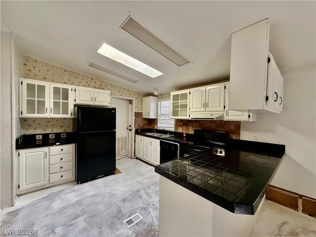 6821 Surrey, Pahrump, NV 89048