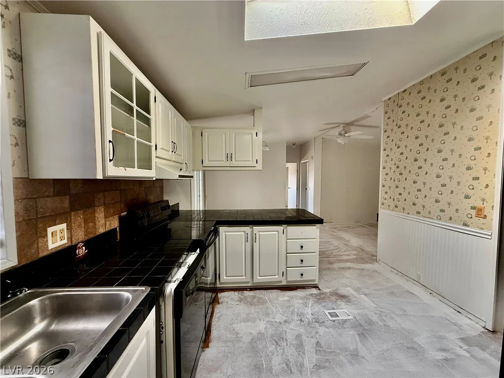 6821 Surrey, Pahrump, NV 89048