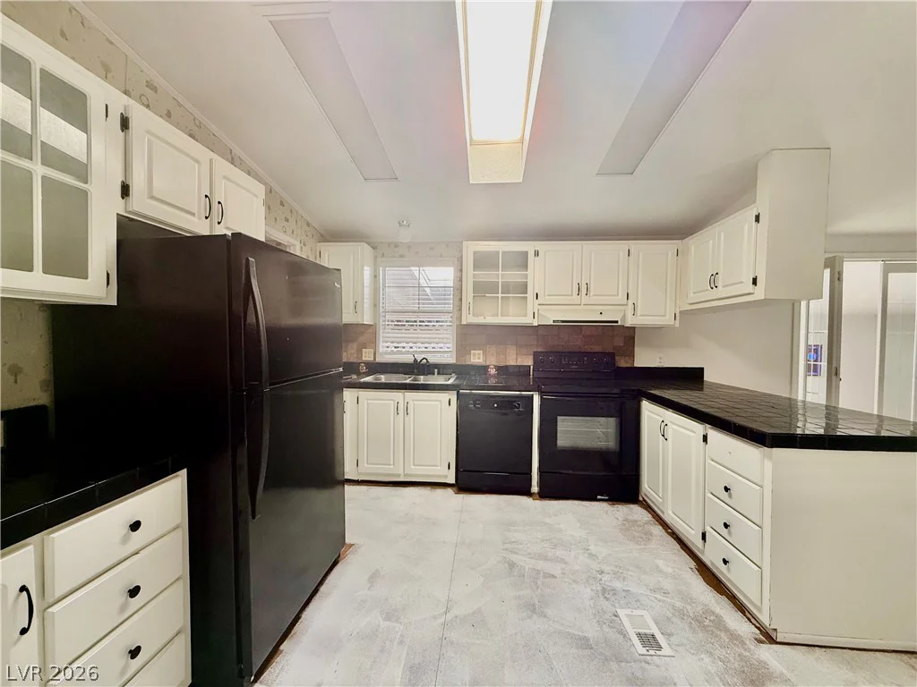 6821 Surrey, Pahrump, NV 89048