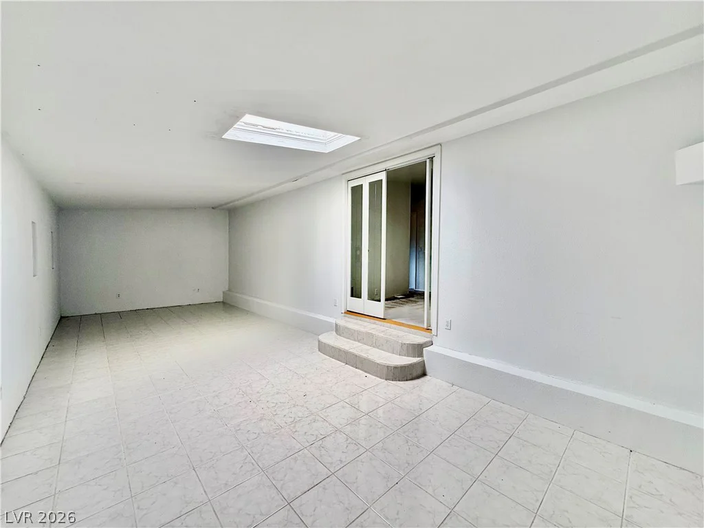 6821 Surrey, Pahrump, NV 89048