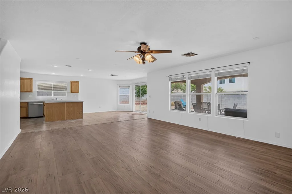 6483 New Brunswick, Las Vegas, NV 89110