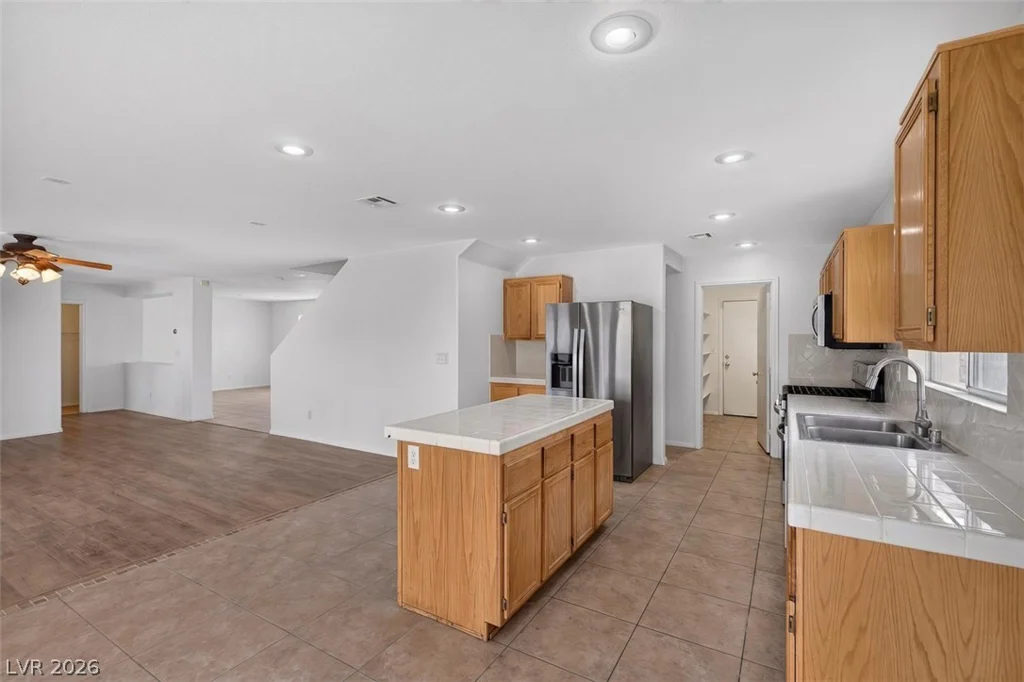 6483 New Brunswick, Las Vegas, NV 89110