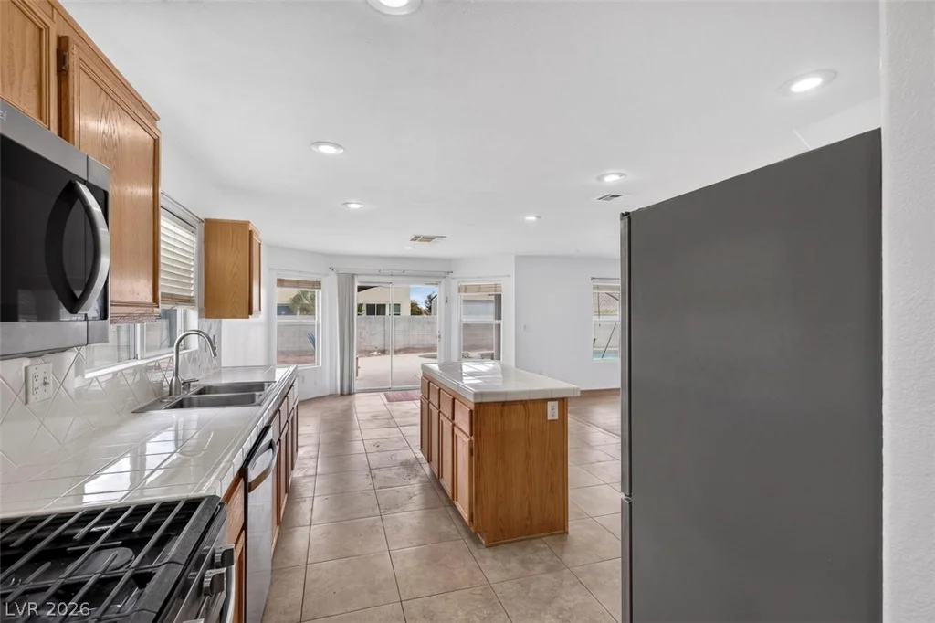 6483 New Brunswick, Las Vegas, NV 89110