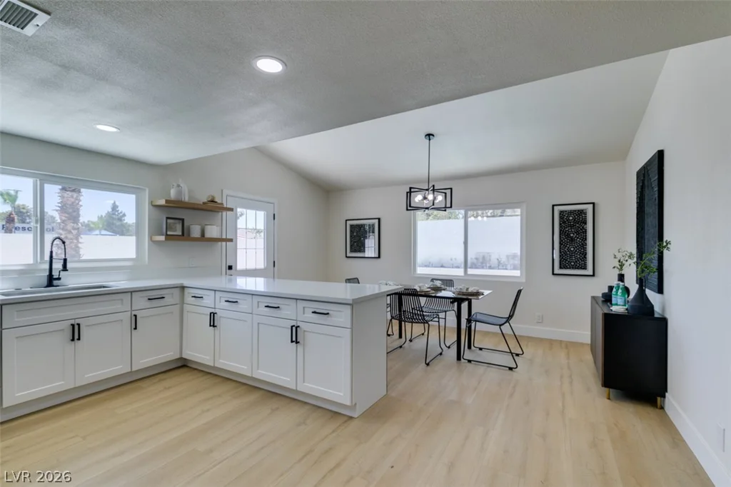 2389 Reno, Las Vegas, NV 89119