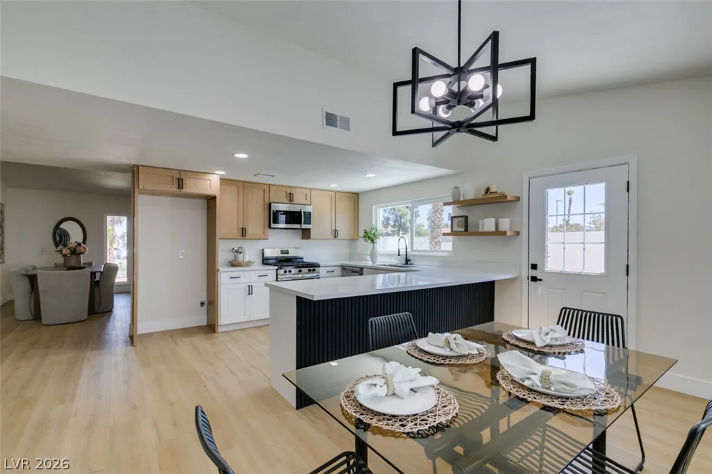 2389 Reno, Las Vegas, NV 89119