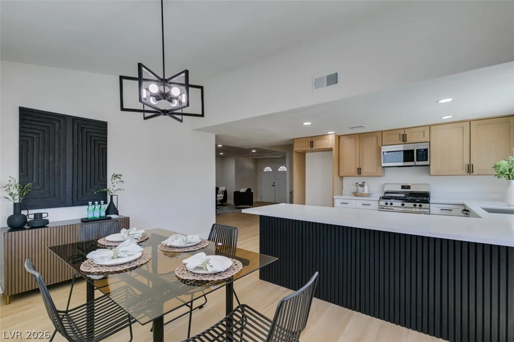 2389 Reno, Las Vegas, NV 89119