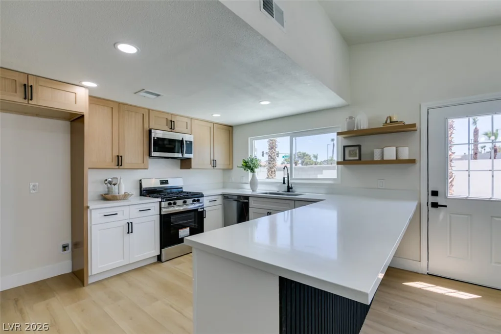 2389 Reno, Las Vegas, NV 89119