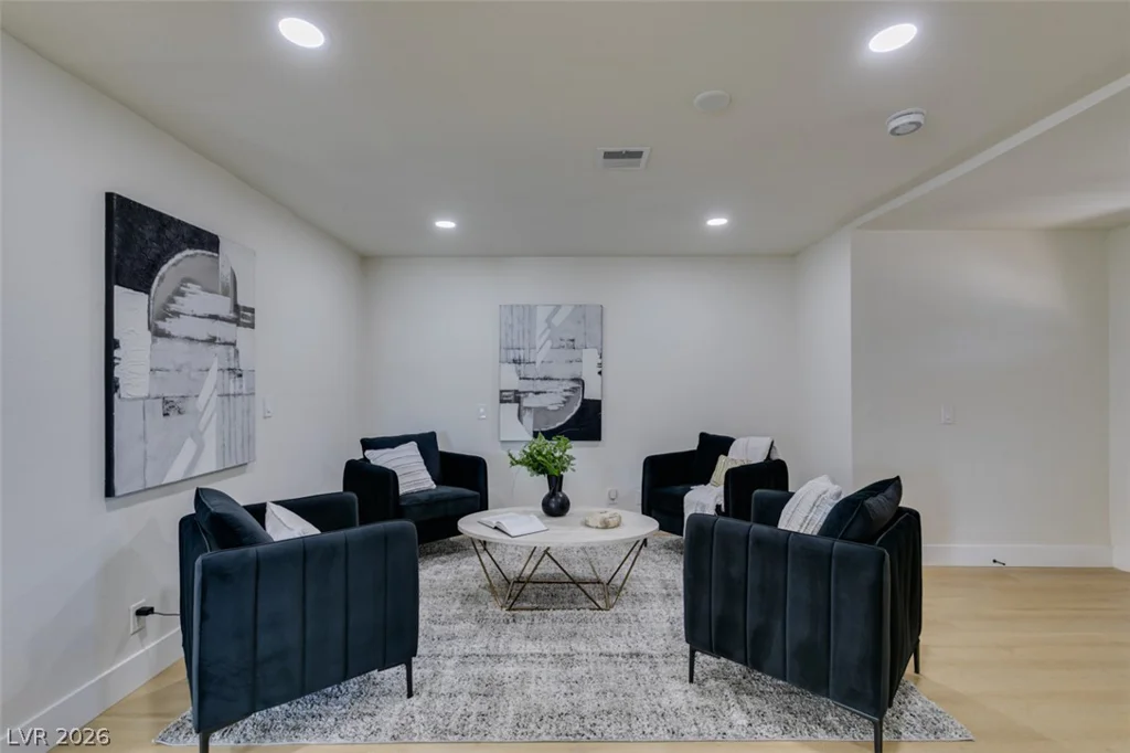 2389 Reno, Las Vegas, NV 89119