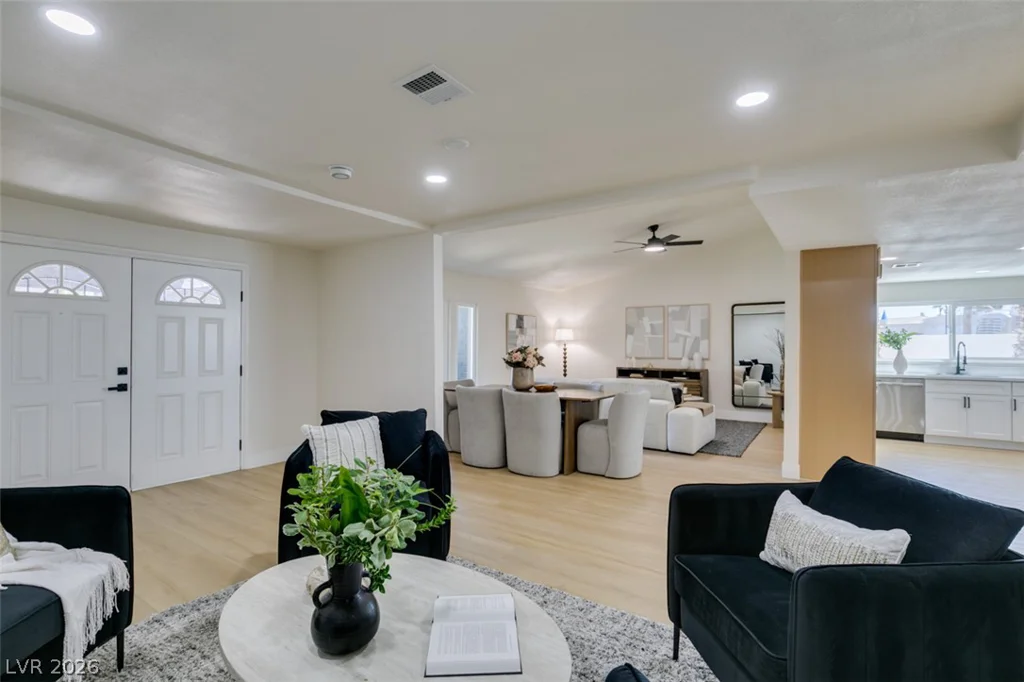 2389 Reno, Las Vegas, NV 89119