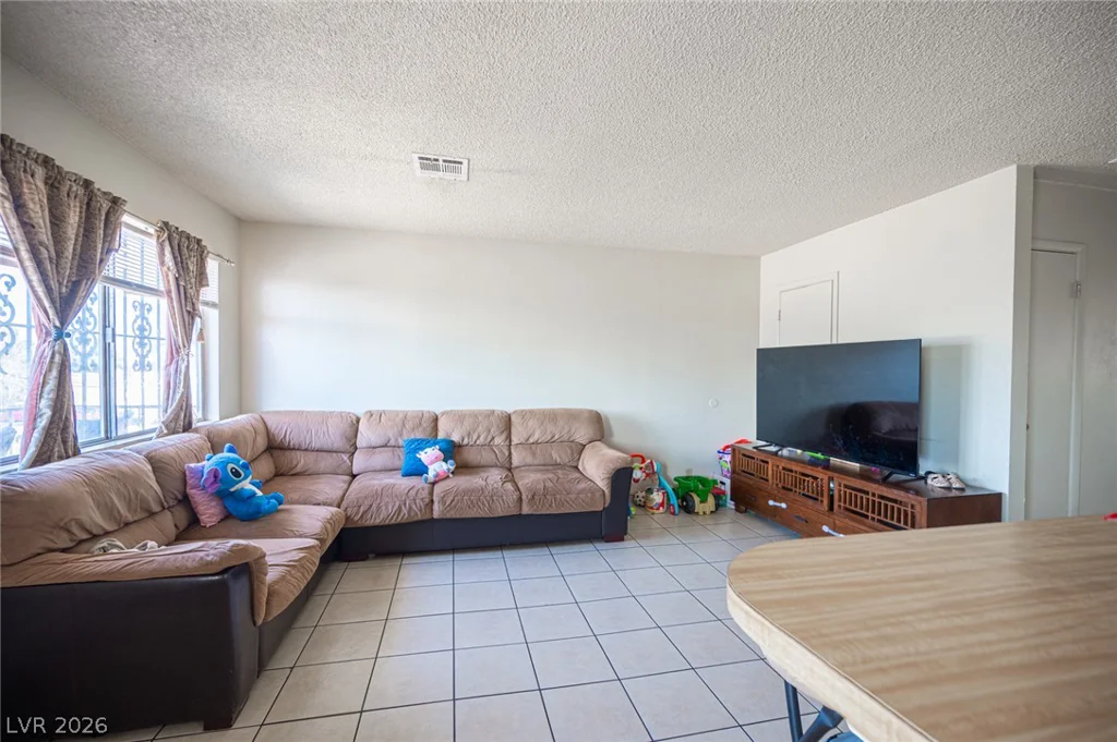 1524 Henry, Las Vegas, NV 89110