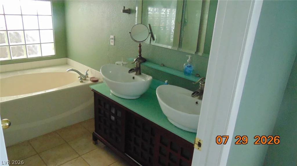 10071 Tanner Rapids, Las Vegas, NV 89148