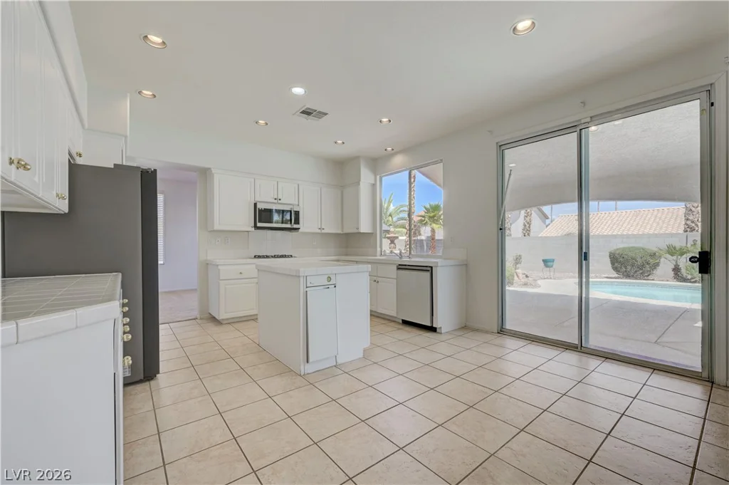 6118 Rising, North Las Vegas, NV 89031