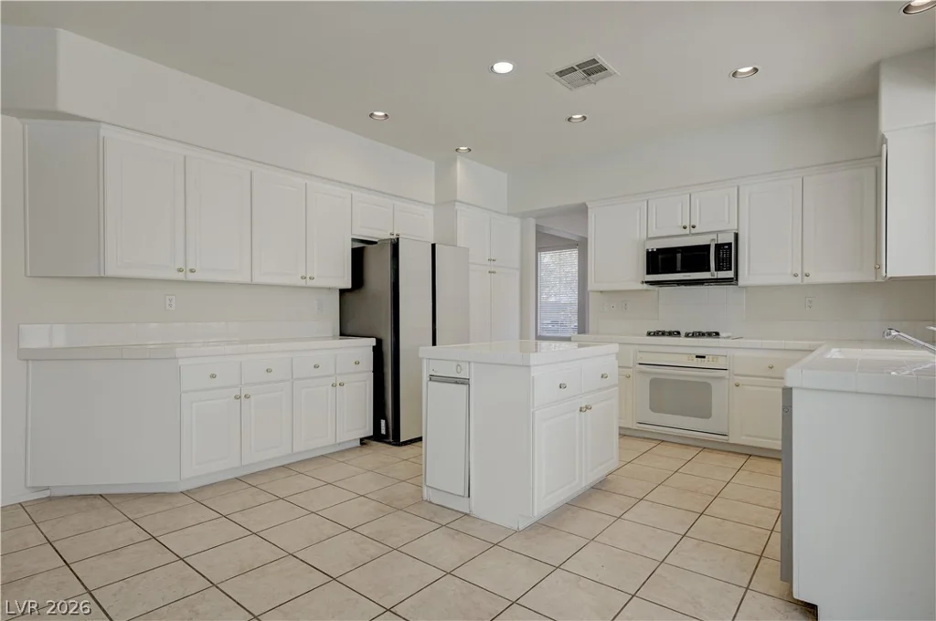 6118 Rising, North Las Vegas, NV 89031